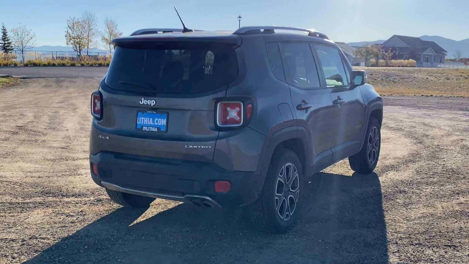 Thumbnail: 2017 Jeep Renegade - 9