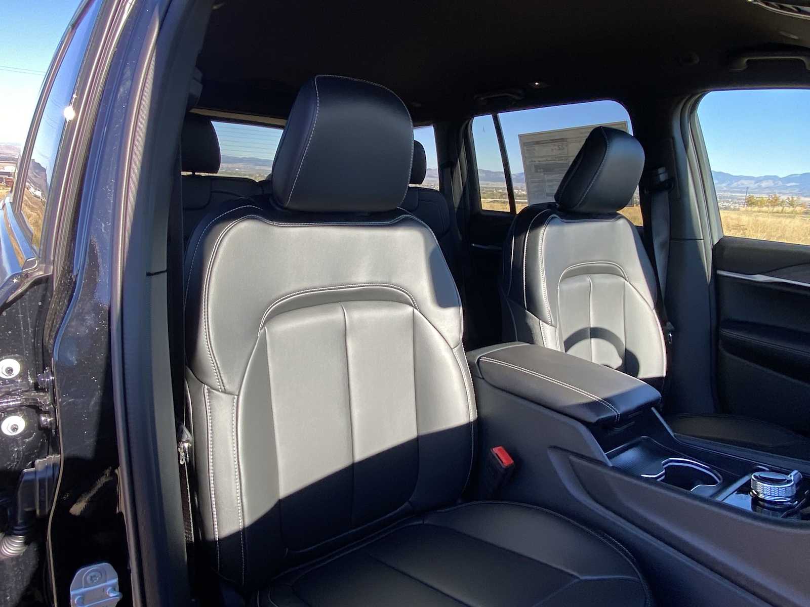 Thumbnail: 2025 Jeep Grand Cherokee - 17