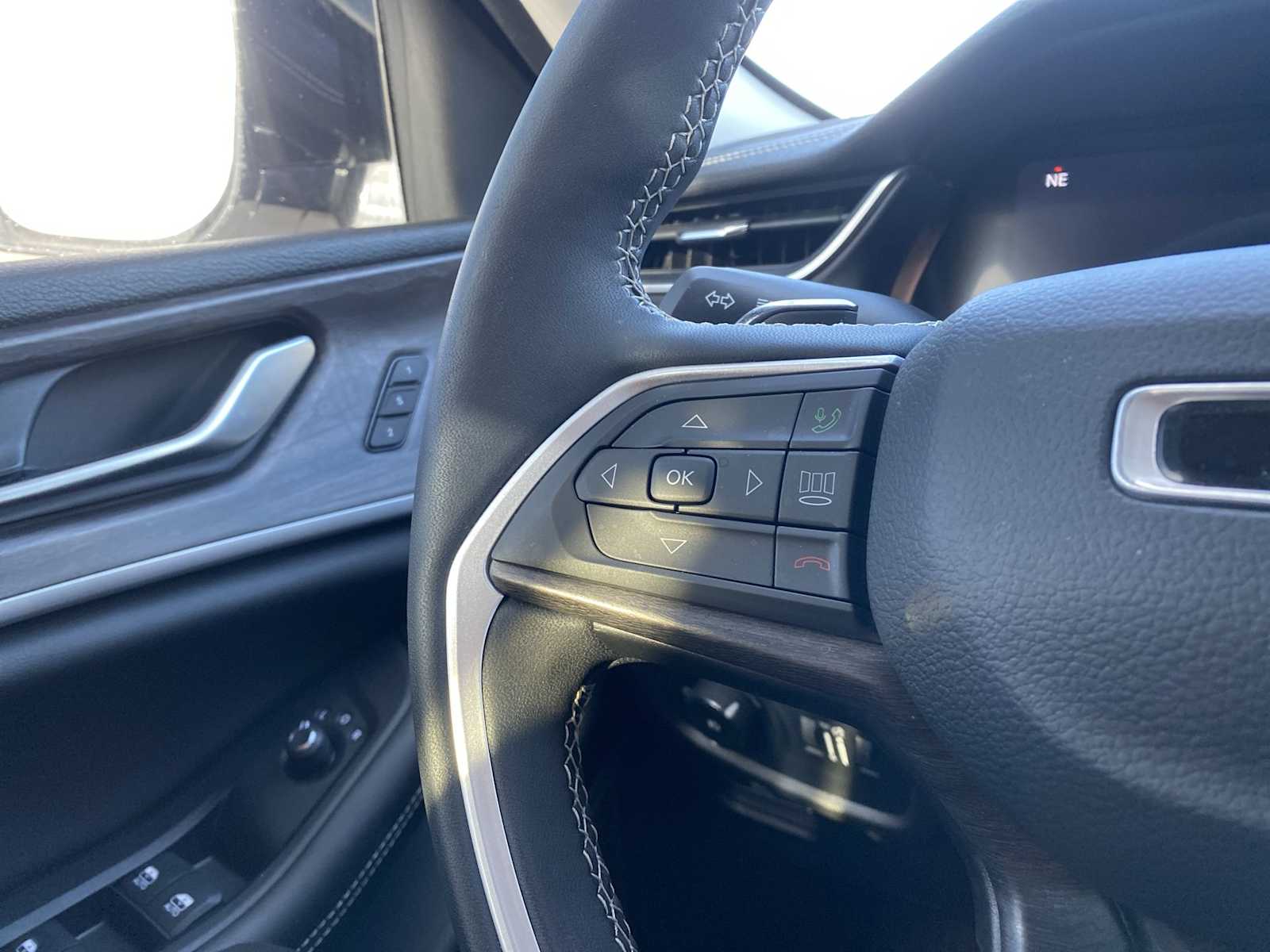 Thumbnail: 2023 Jeep Grand Cherokee - 29