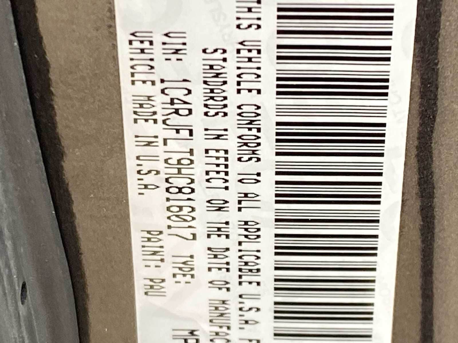 Thumbnail: 2017 Jeep Grand Cherokee - 21