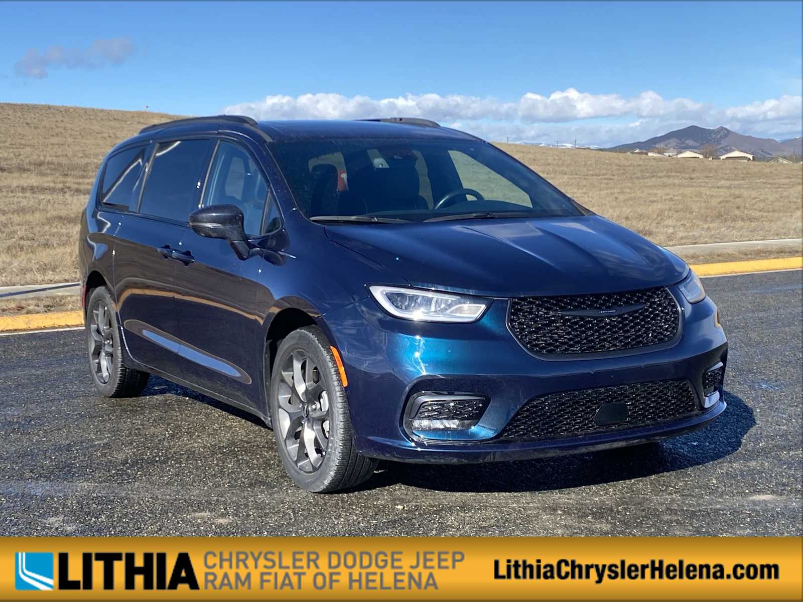 Thumbnail: 2022 Chrysler Pacifica - 1