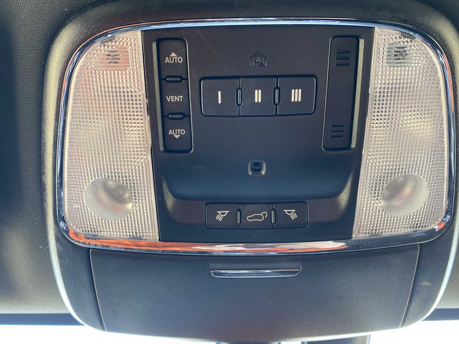 Thumbnail: 2018 Jeep Grand Cherokee - 25