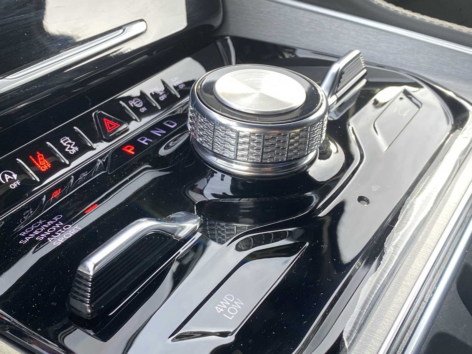 Thumbnail: 2025 Jeep Wagoneer - 20