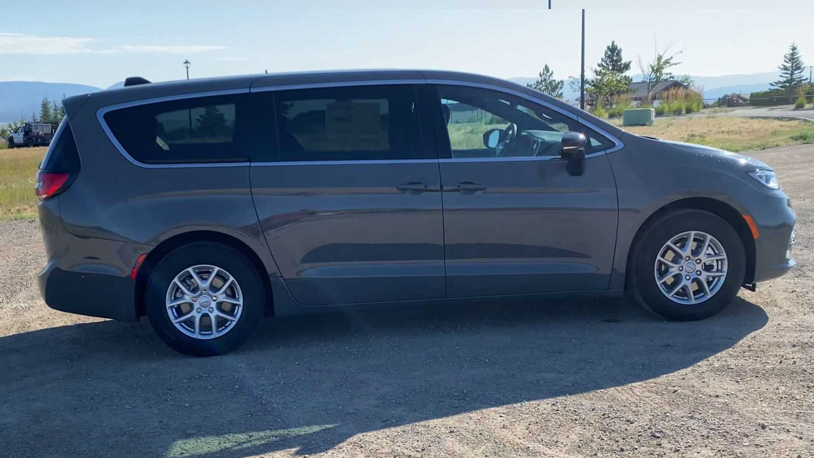 Thumbnail: 2025 Chrysler Pacifica - 9