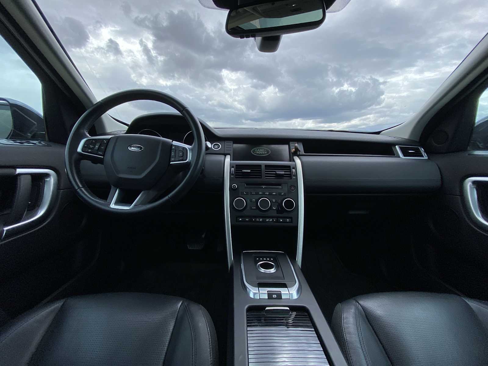 Thumbnail: 2017 Land Rover Discovery Sport - 16