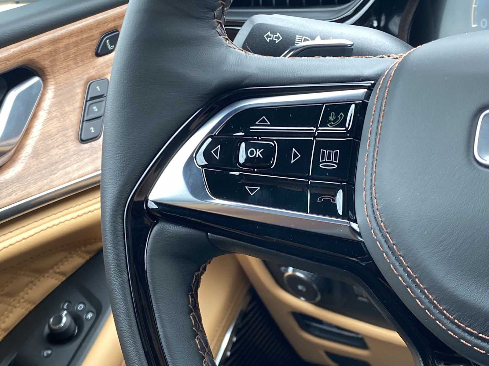 Thumbnail: 2026 Jeep Grand Cherokee - 32