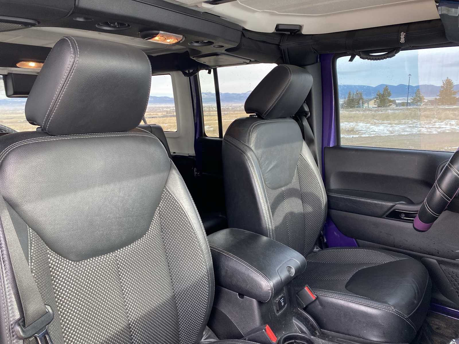 Thumbnail: 2016 Jeep Wrangler - 14