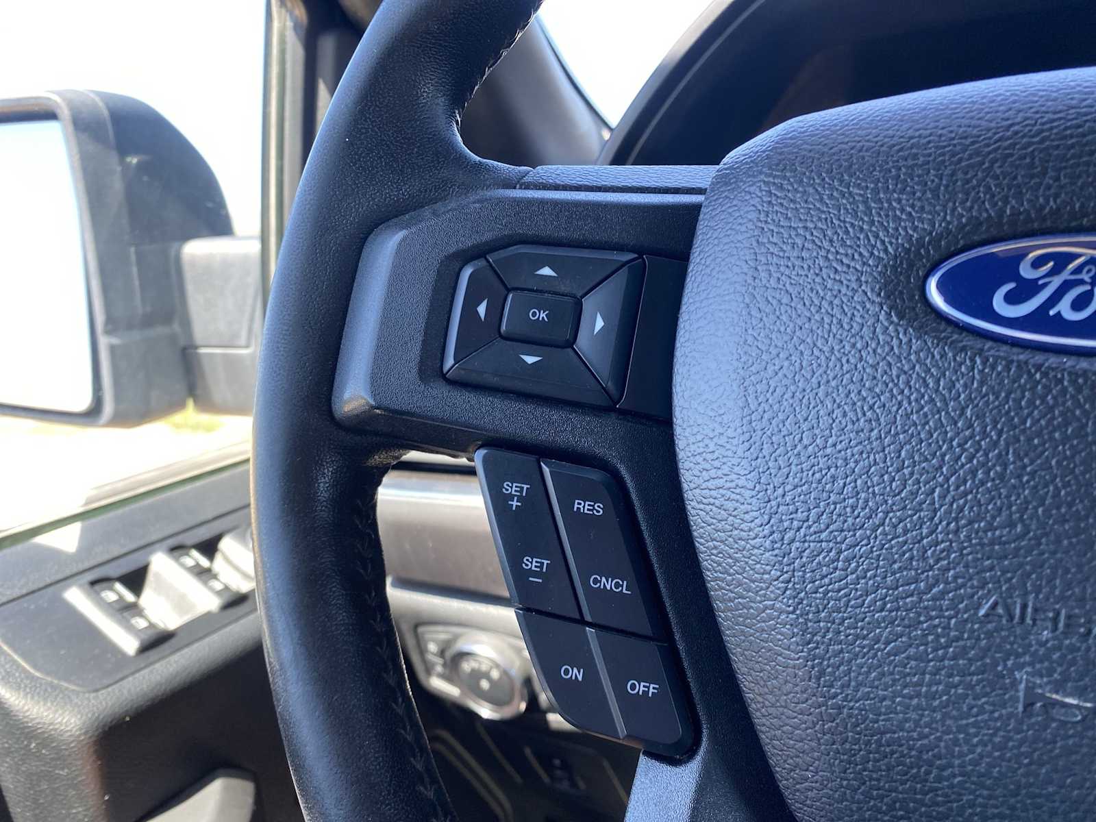 Thumbnail: 2017 Ford F-150 - 32