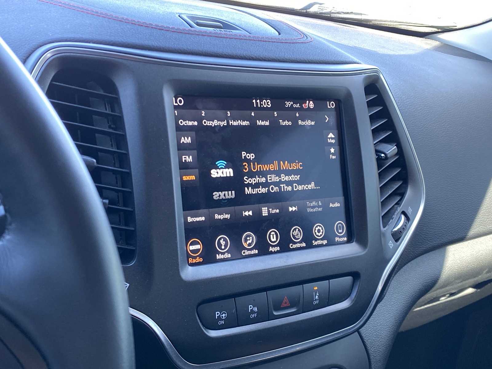 Thumbnail: 2019 Jeep Cherokee - 24