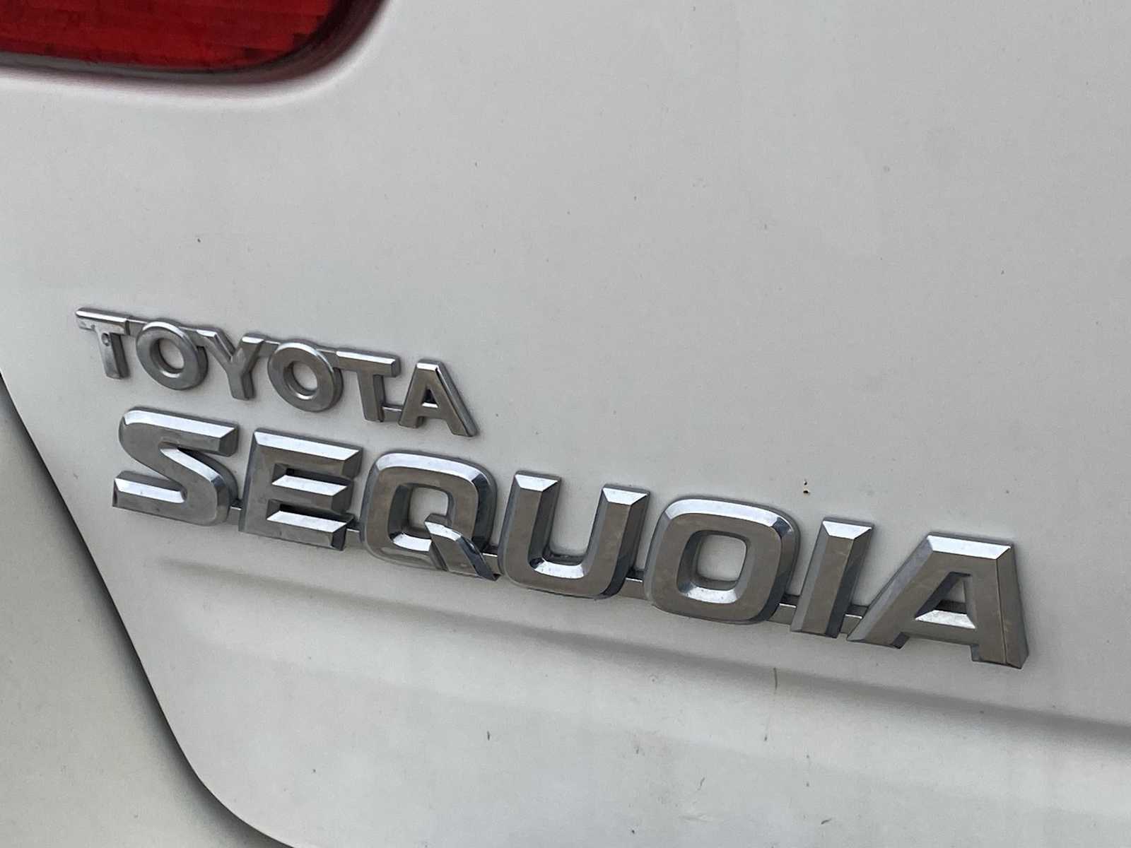 Thumbnail: 2004 Toyota Sequoia - 15