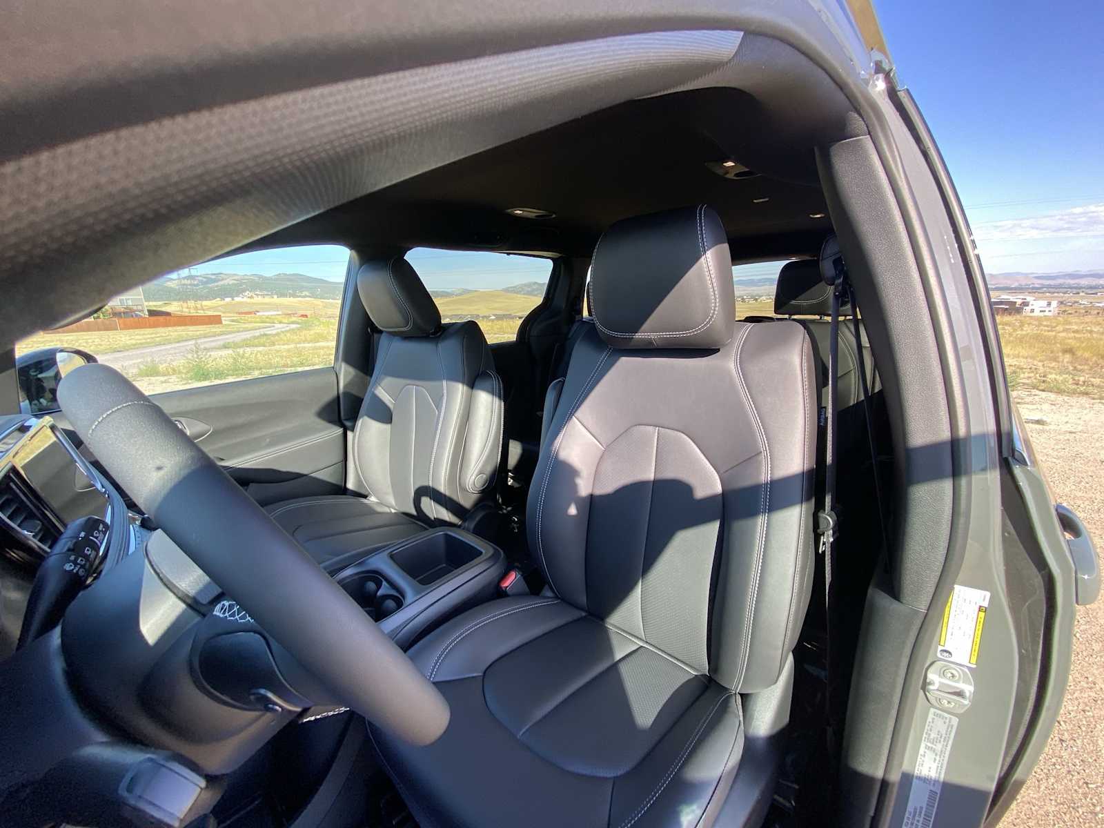 Thumbnail: 2025 Chrysler Pacifica - 14