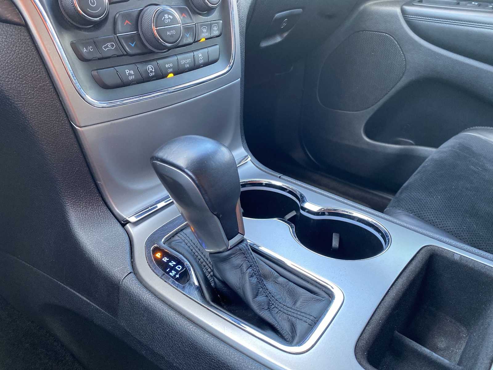 Thumbnail: 2018 Jeep Grand Cherokee - 23