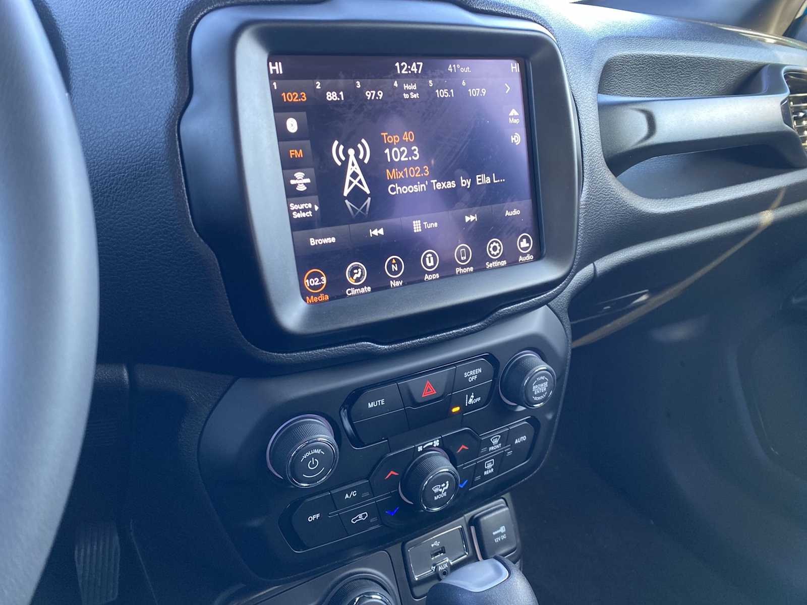 Thumbnail: 2022 Jeep Renegade - 22