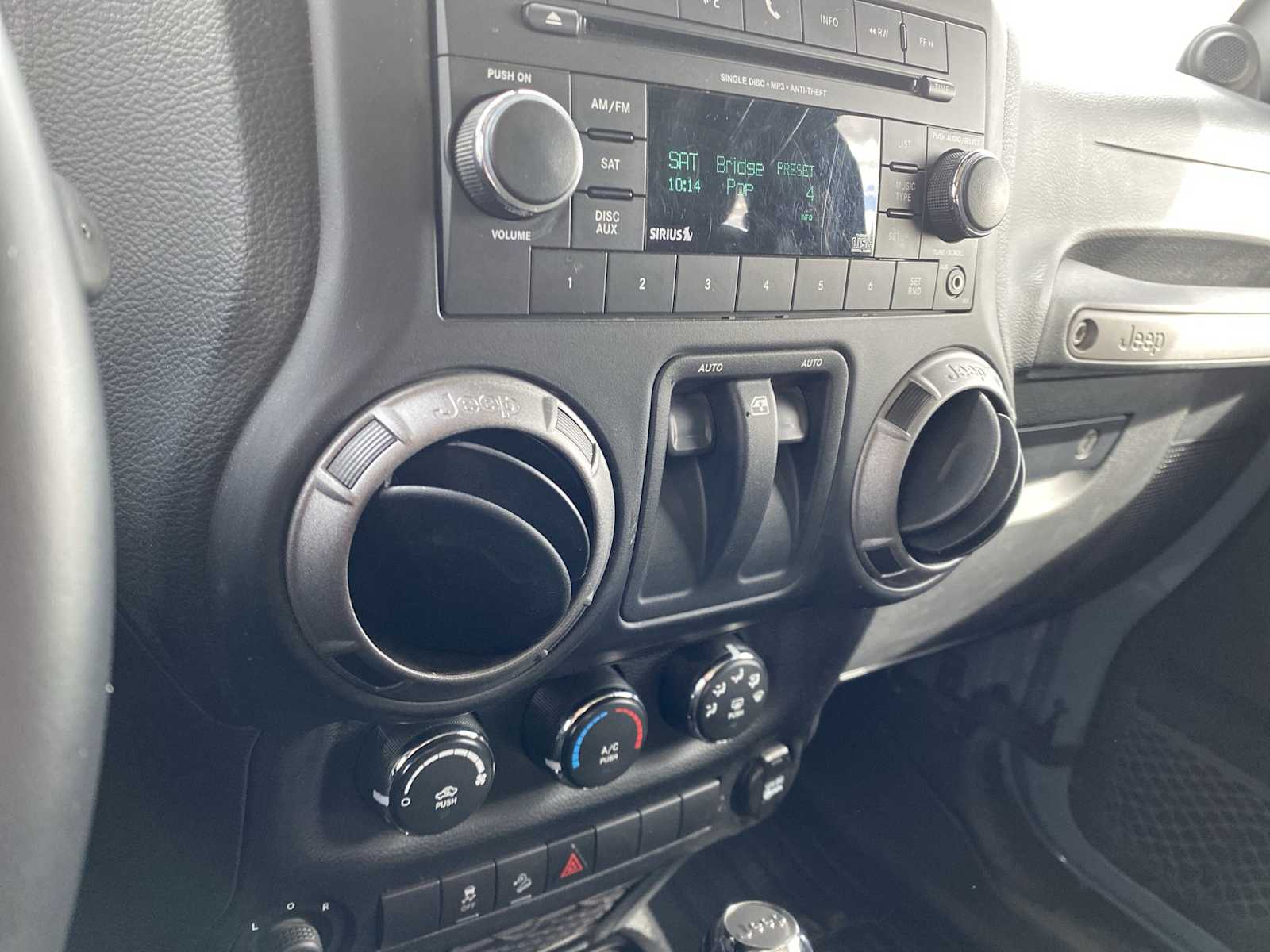 Thumbnail: 2014 Jeep Wrangler - 19