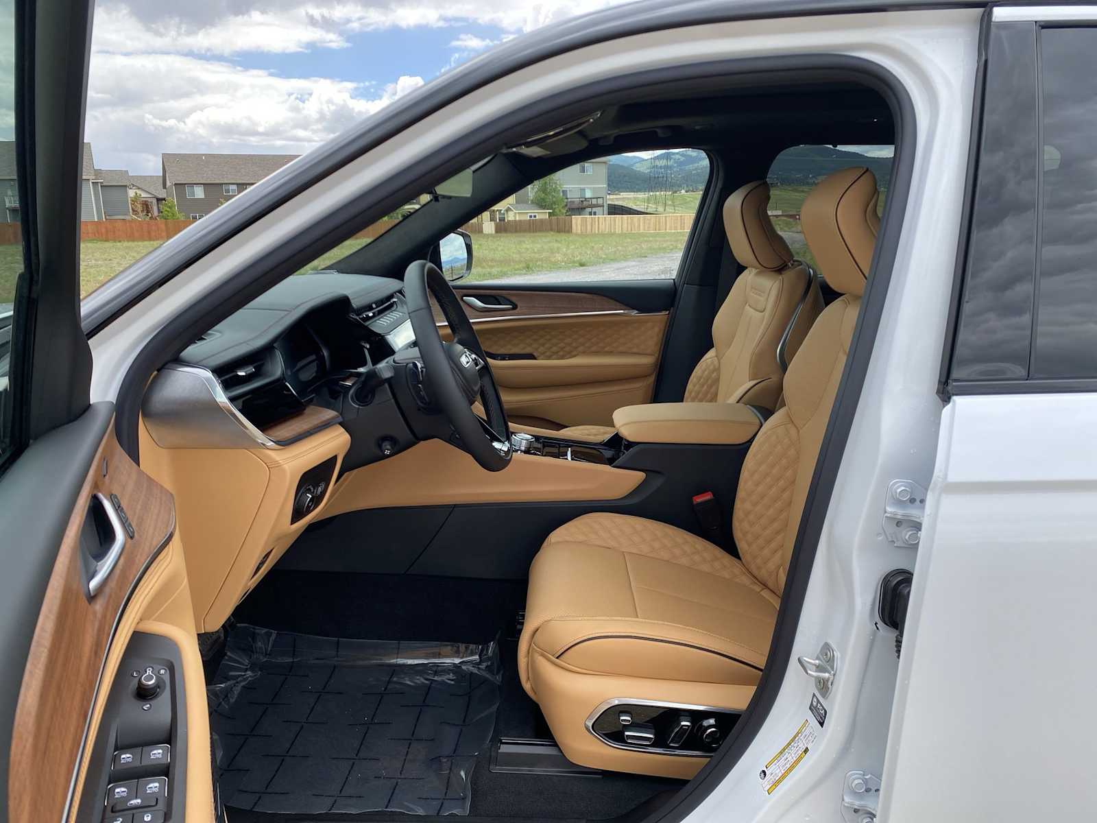 Thumbnail: 2026 Jeep Grand Cherokee - 17