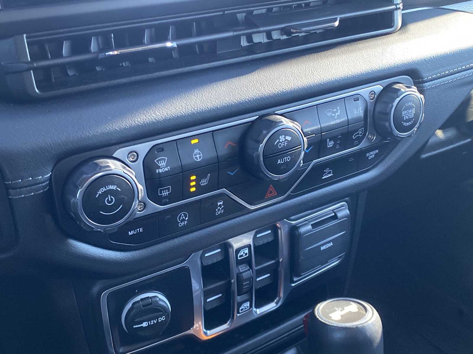 Thumbnail: 2024 Jeep Wrangler - 24