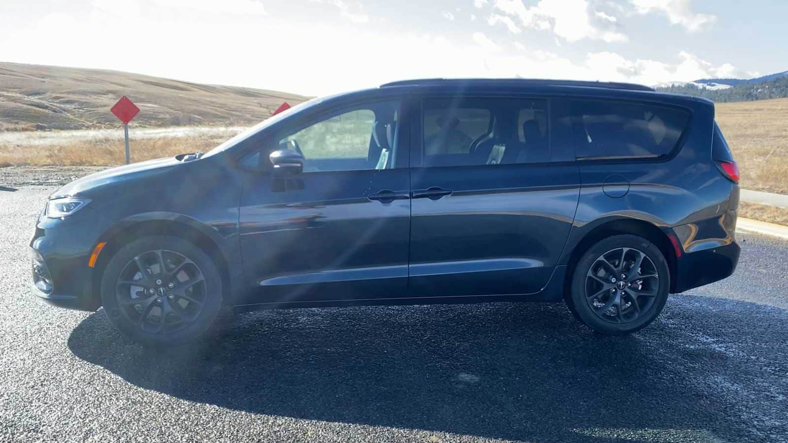 Thumbnail: 2022 Chrysler Pacifica - 5