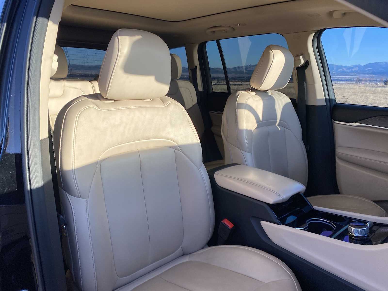 Thumbnail: 2022 Jeep Grand Cherokee - 17