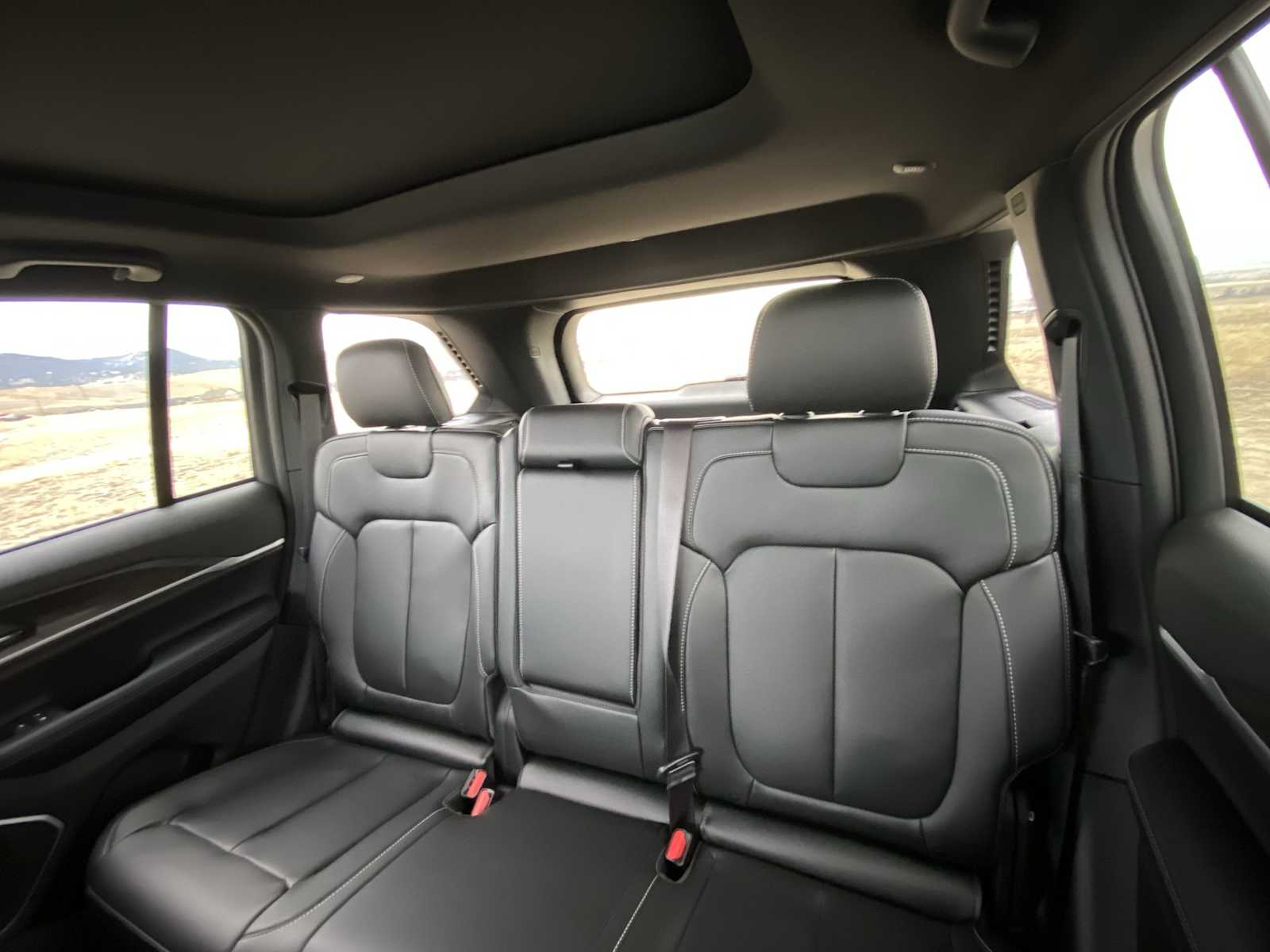 Thumbnail: 2026 Jeep Grand Cherokee - 35