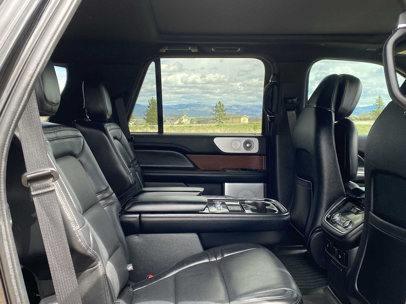 Thumbnail: 2020 Lincoln Navigator - 25