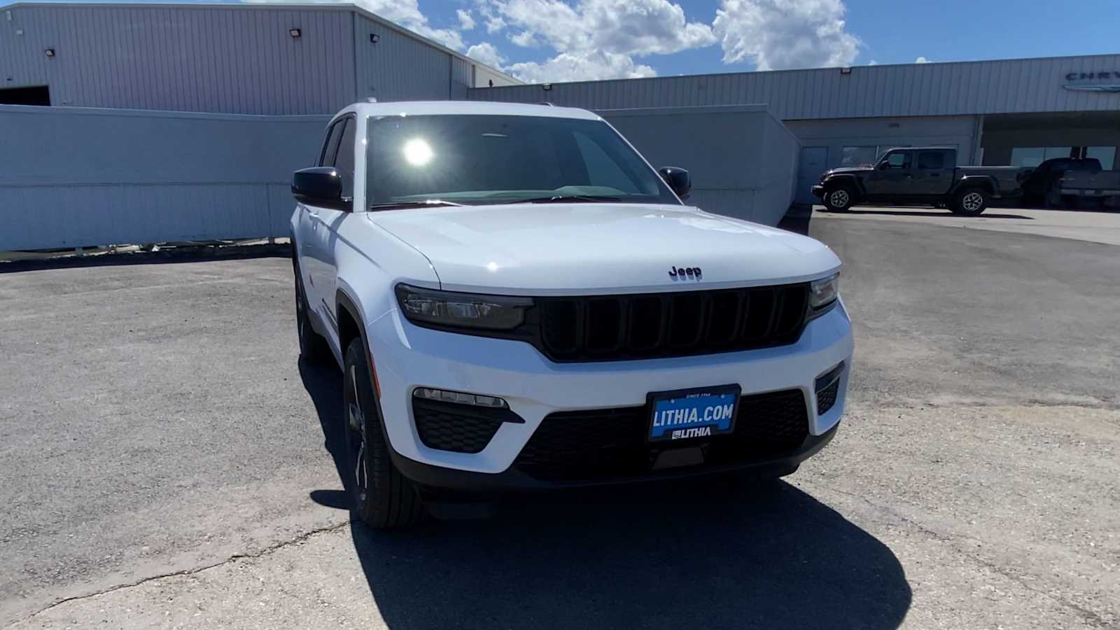 Thumbnail: 2025 Jeep Grand Cherokee - 3