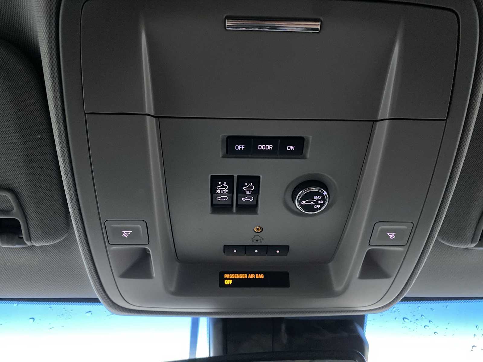 Thumbnail: 2017 Chevrolet Tahoe - 19