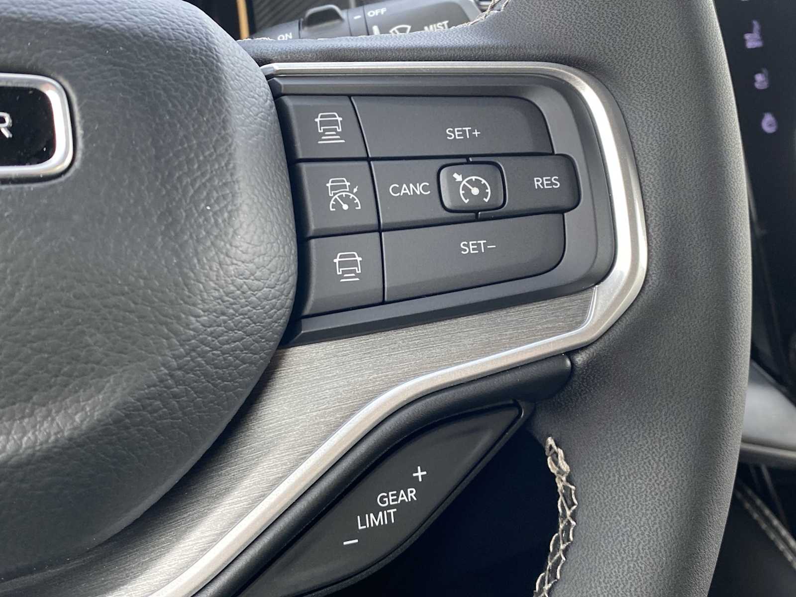 Thumbnail: 2025 Jeep Wagoneer - 25