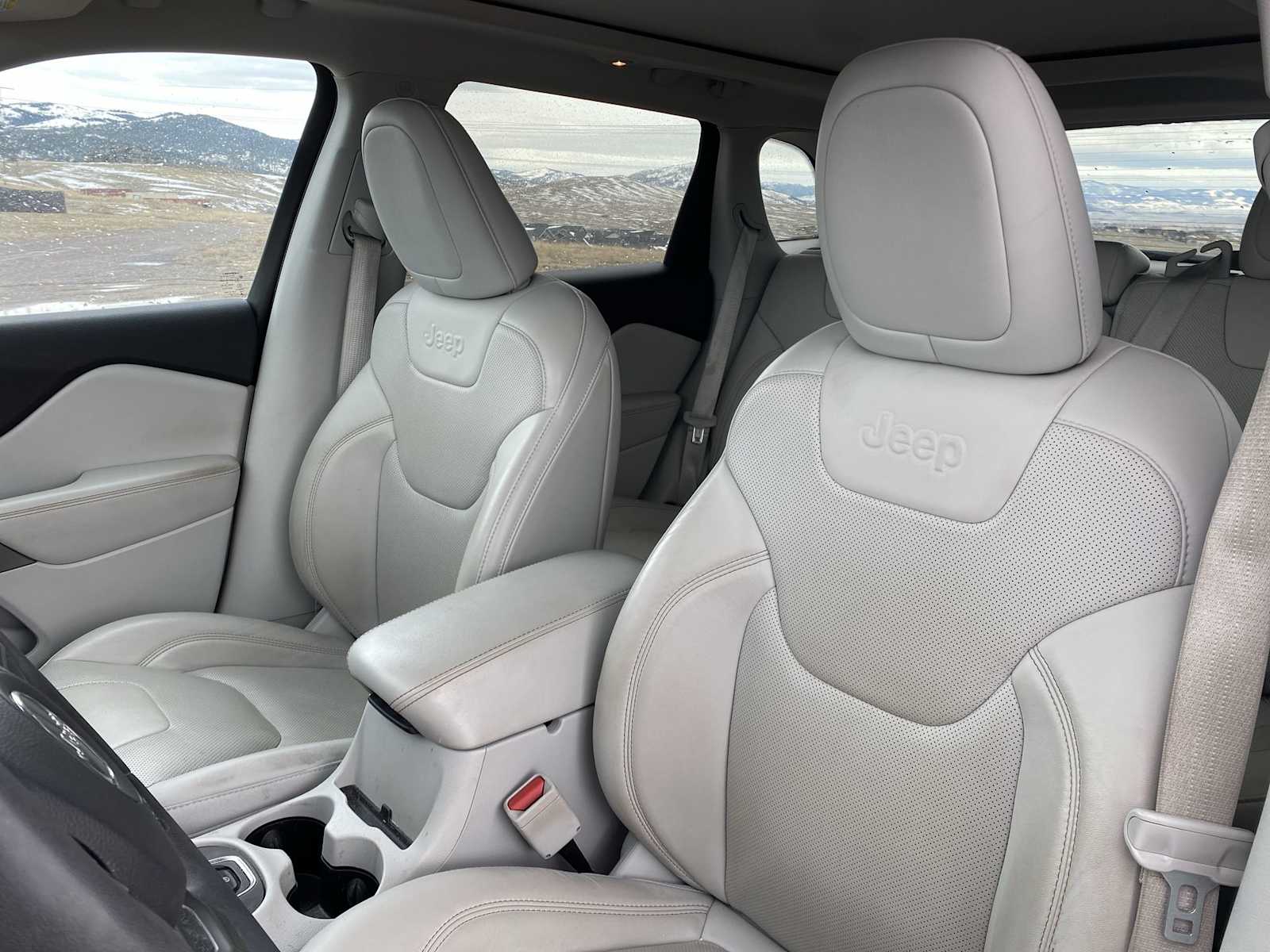 Thumbnail: 2021 Jeep Cherokee - 18