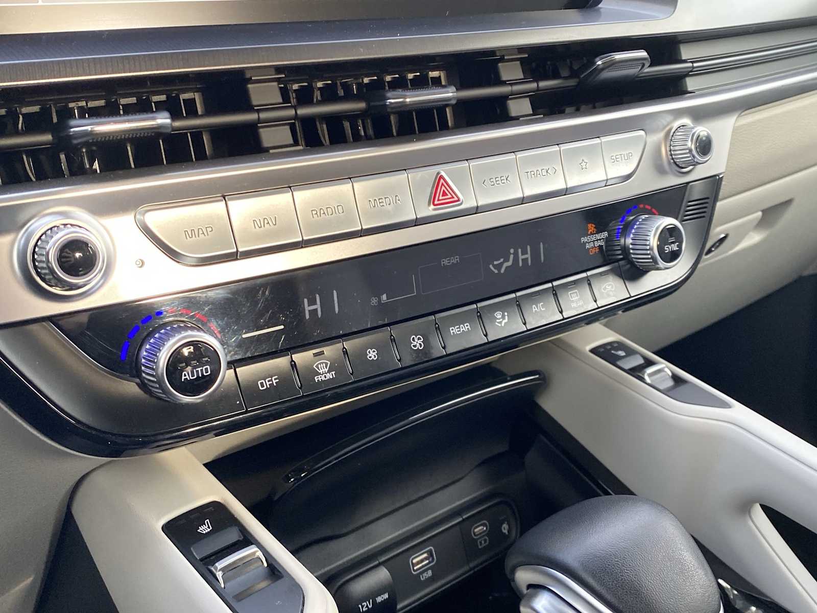 Thumbnail: 2024 Kia Telluride - 28