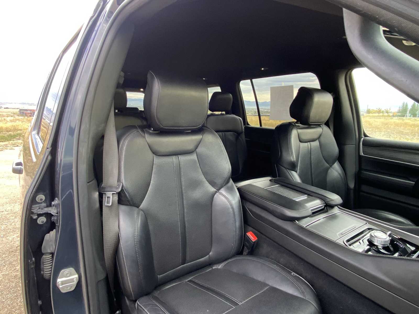 Thumbnail: 2024 Jeep Wagoneer - 17