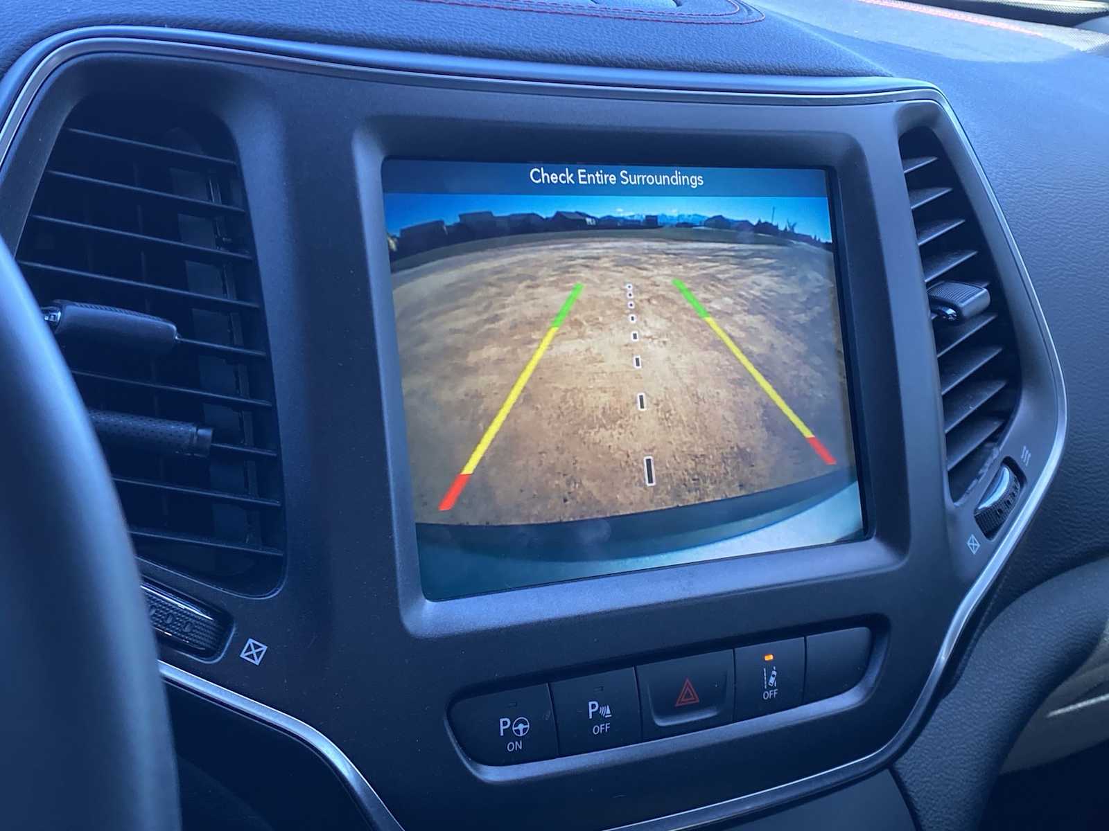 Thumbnail: 2019 Jeep Cherokee - 25