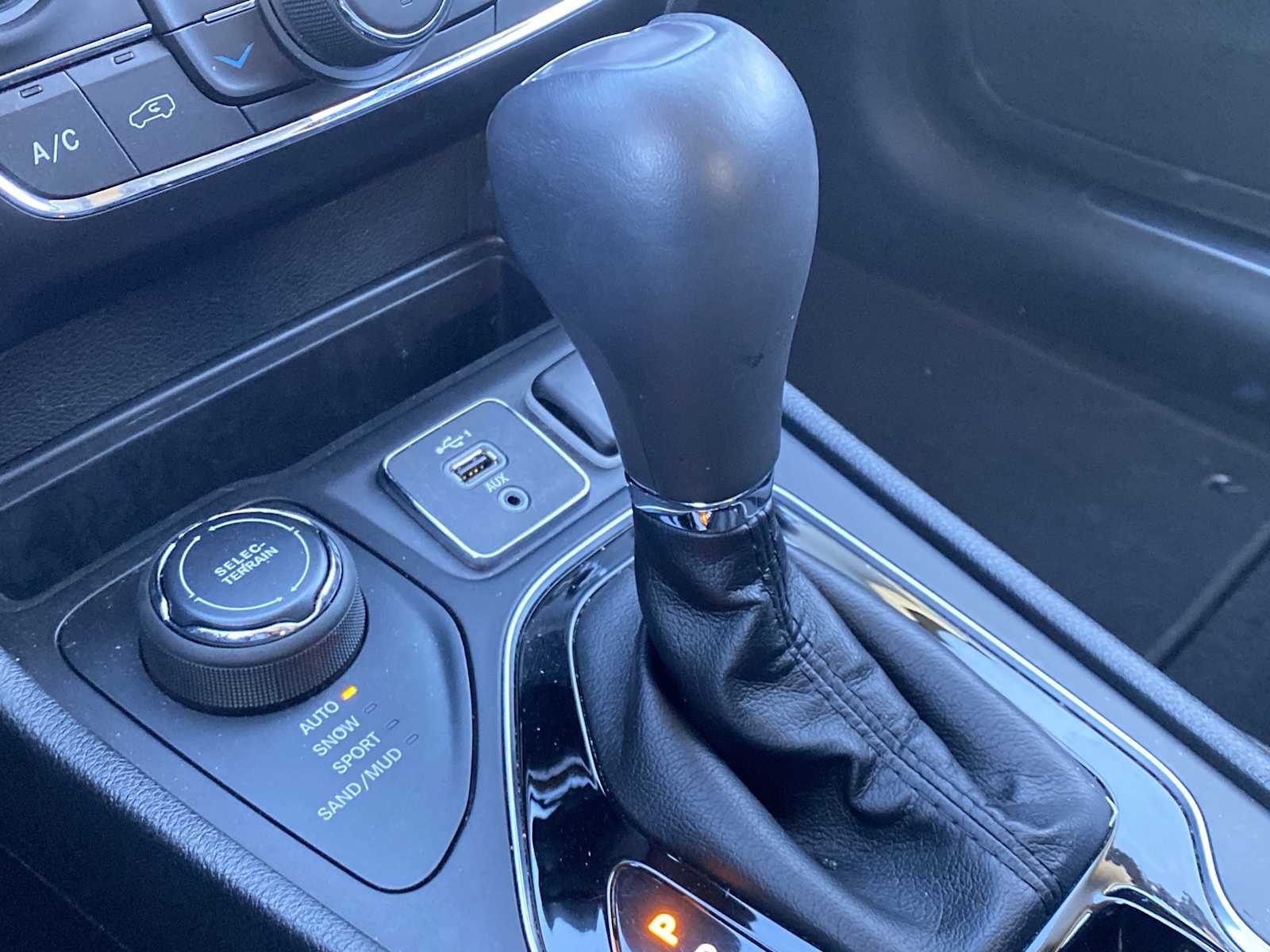 Thumbnail: 2019 Jeep Cherokee - 19