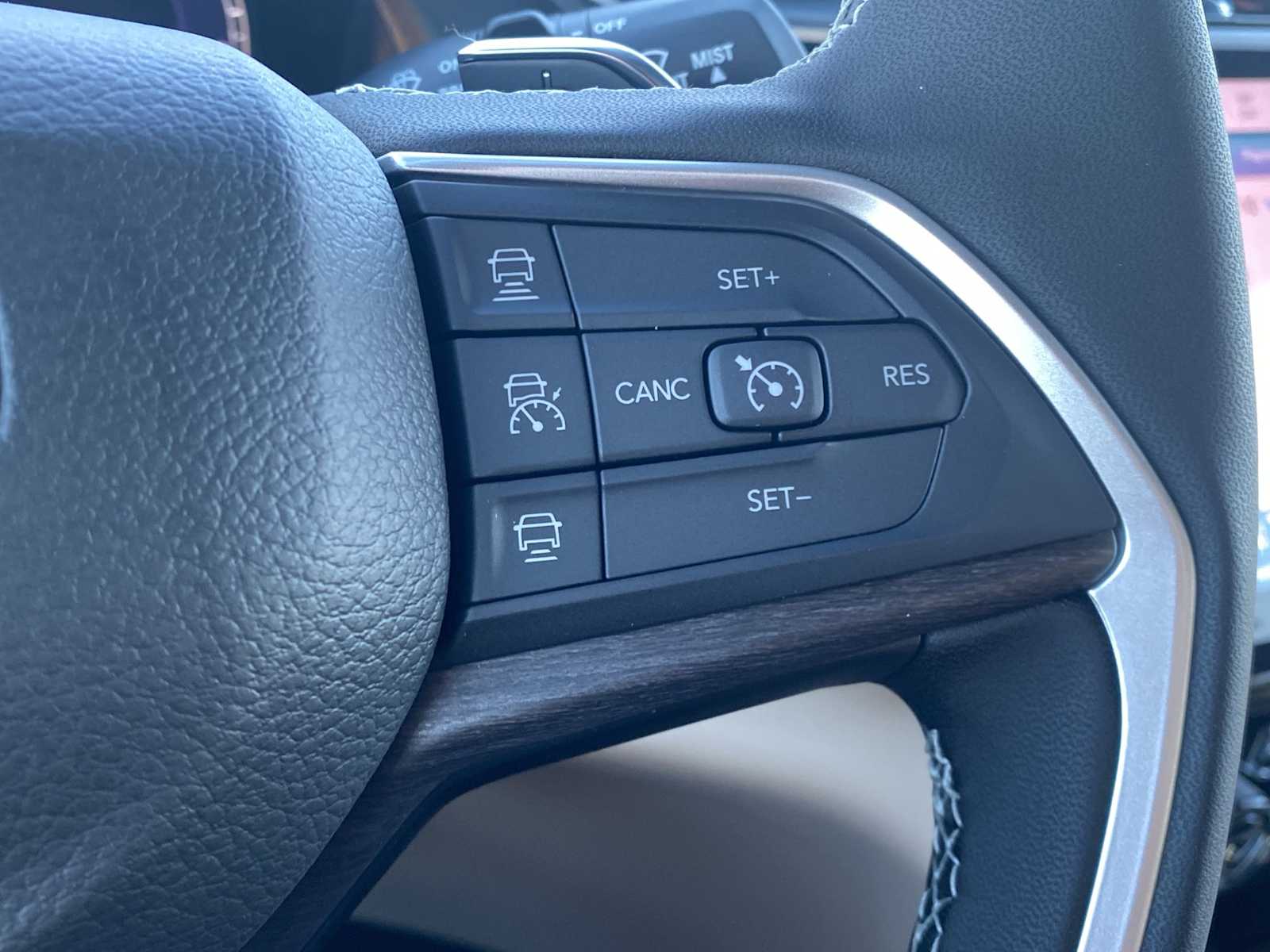 Thumbnail: 2025 Jeep Grand Cherokee - 23