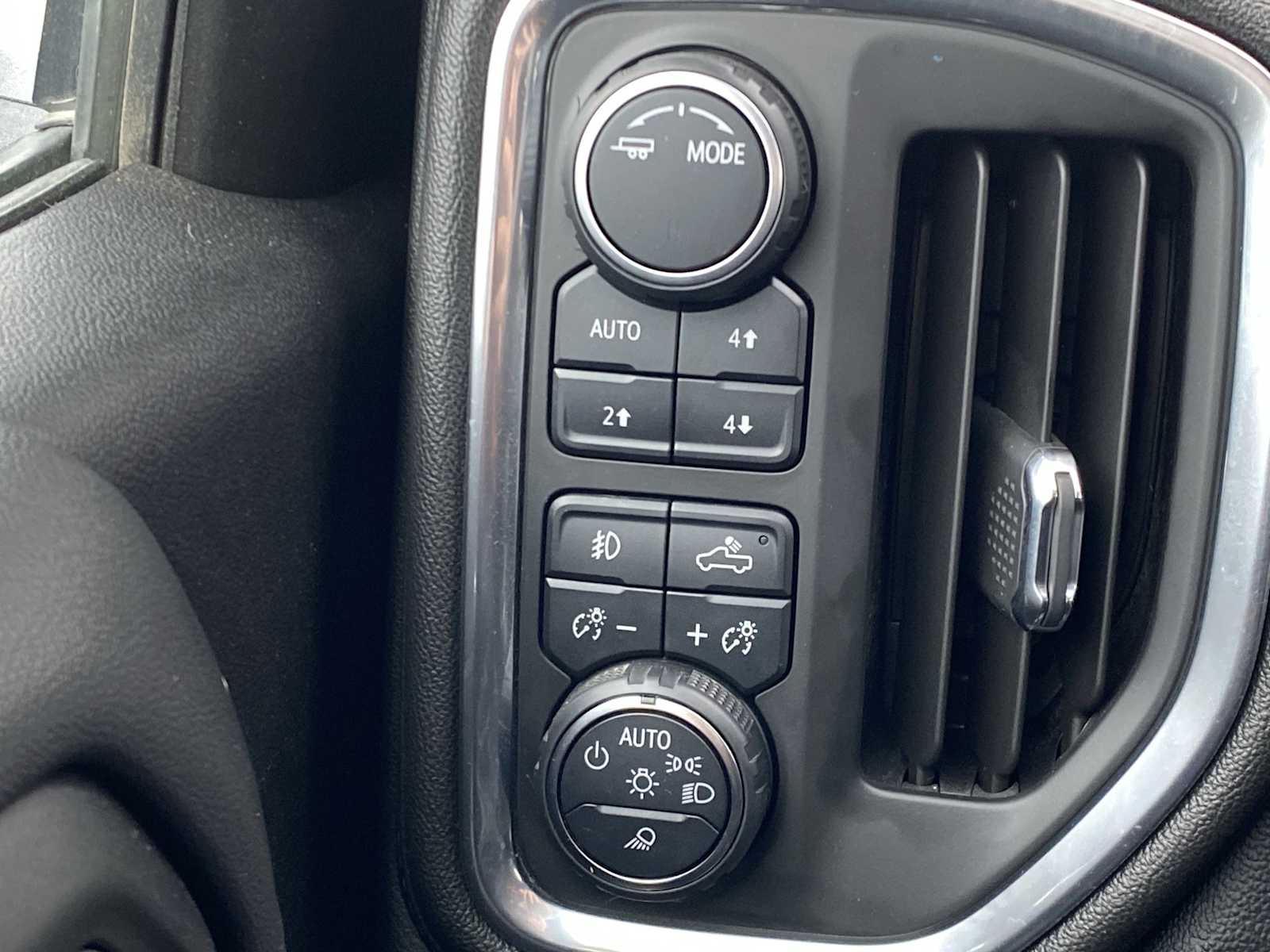 Thumbnail: 2020 Chevrolet Silverado 1500 - 29