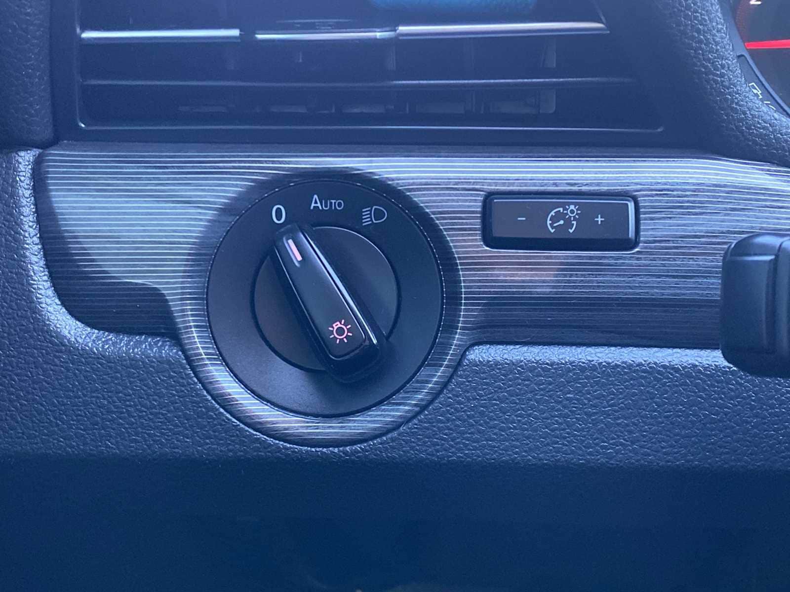 Thumbnail: 2020 Volkswagen Passat - 22