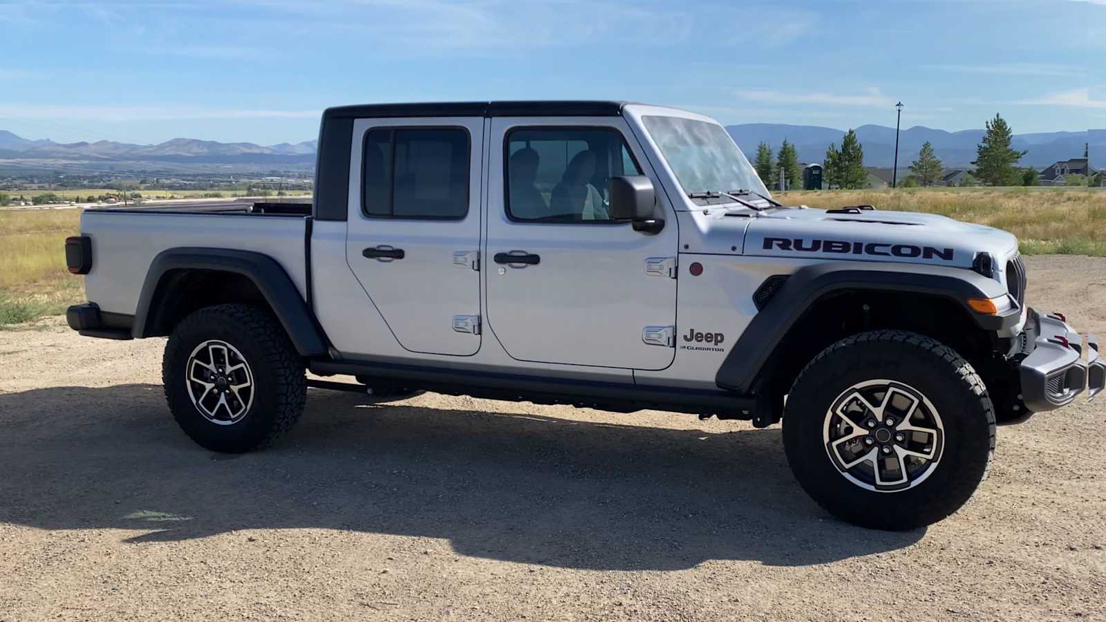 2024 Jeep Gladiator Rubicon photo 2