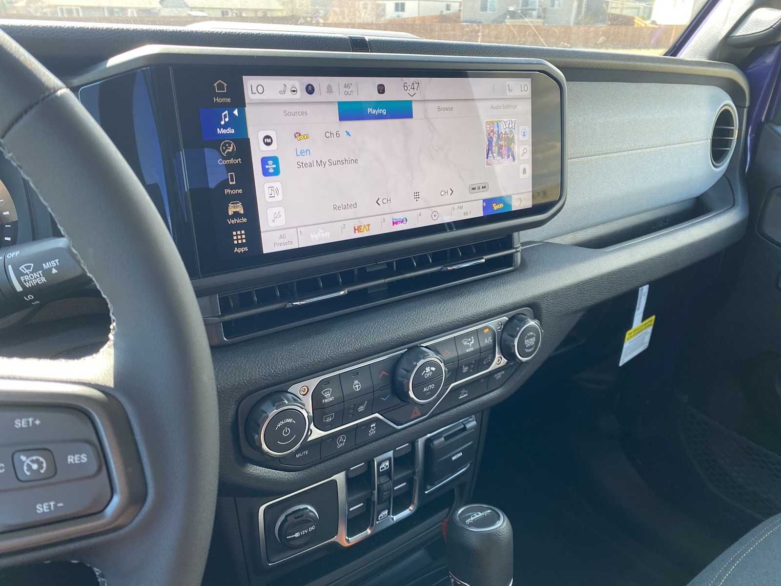 Thumbnail: 2026 Jeep Gladiator - 15