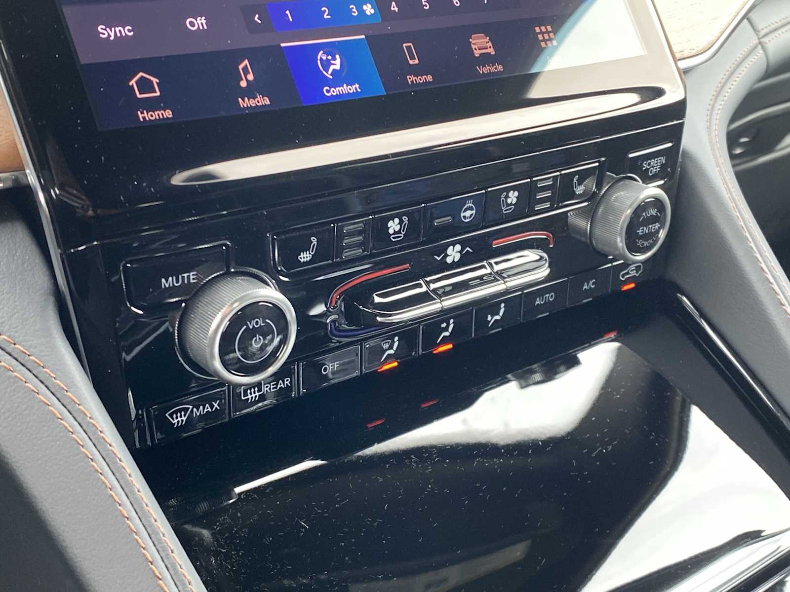 Thumbnail: 2025 Jeep Grand Cherokee - 26