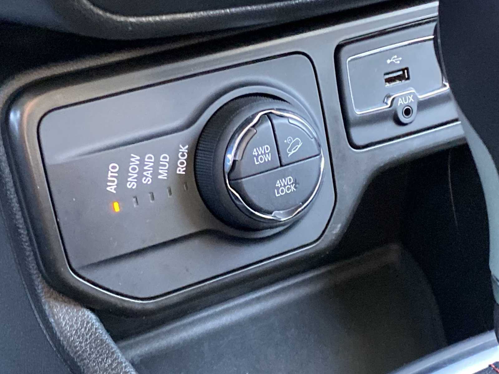 Thumbnail: 2023 Jeep Renegade - 25