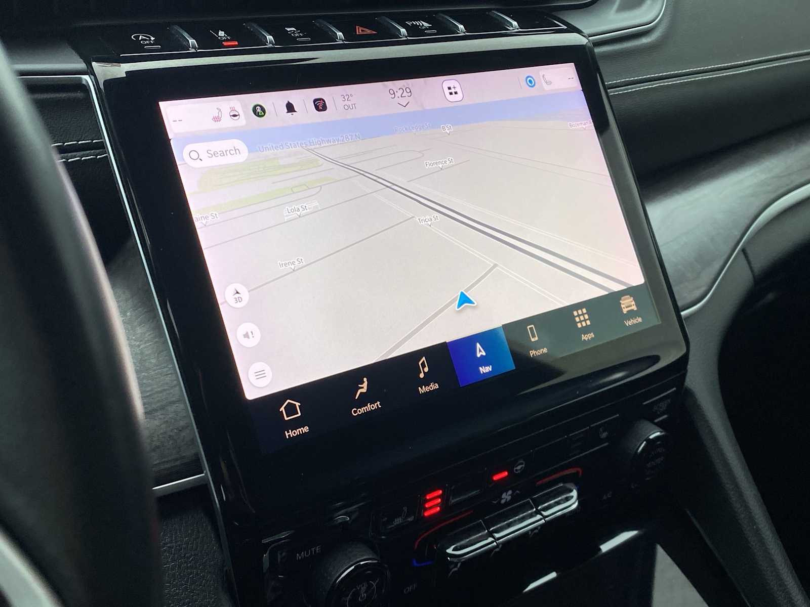 Thumbnail: 2022 Jeep Grand Cherokee - 25