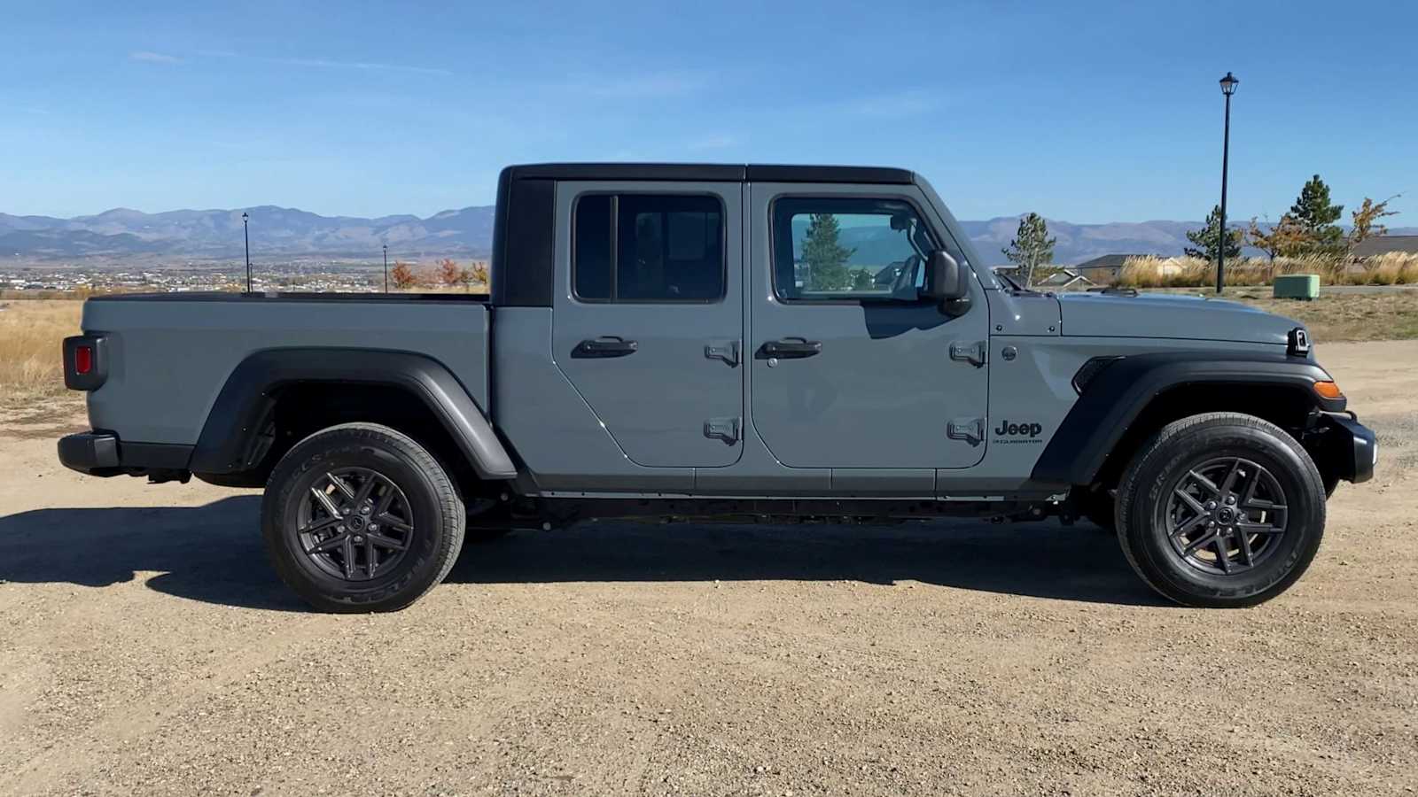 Thumbnail: 2025 Jeep Gladiator - 9
