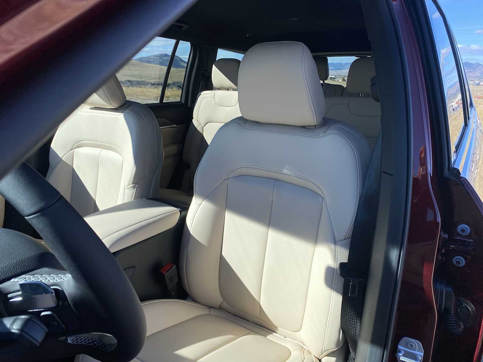 Thumbnail: 2025 Jeep Grand Cherokee - 15