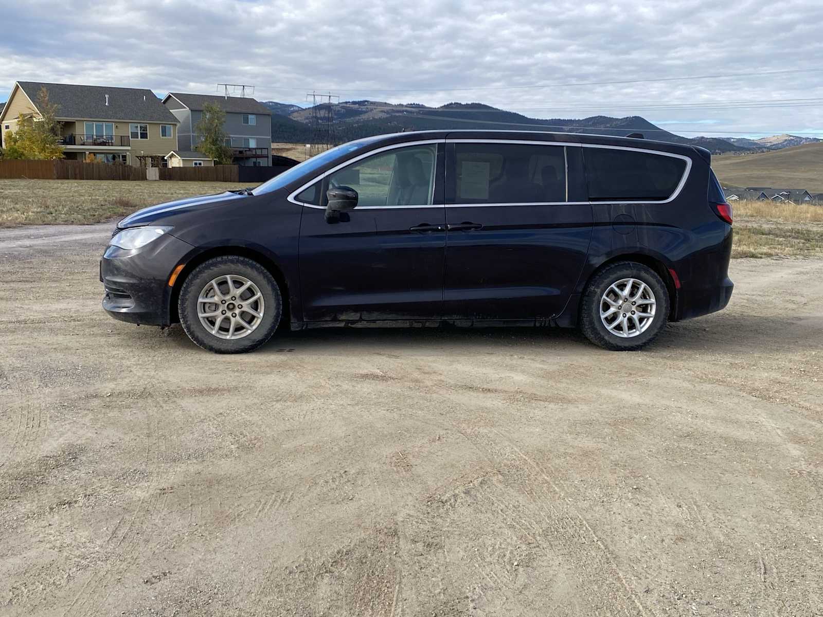 Thumbnail: 2017 Chrysler Pacifica - 10