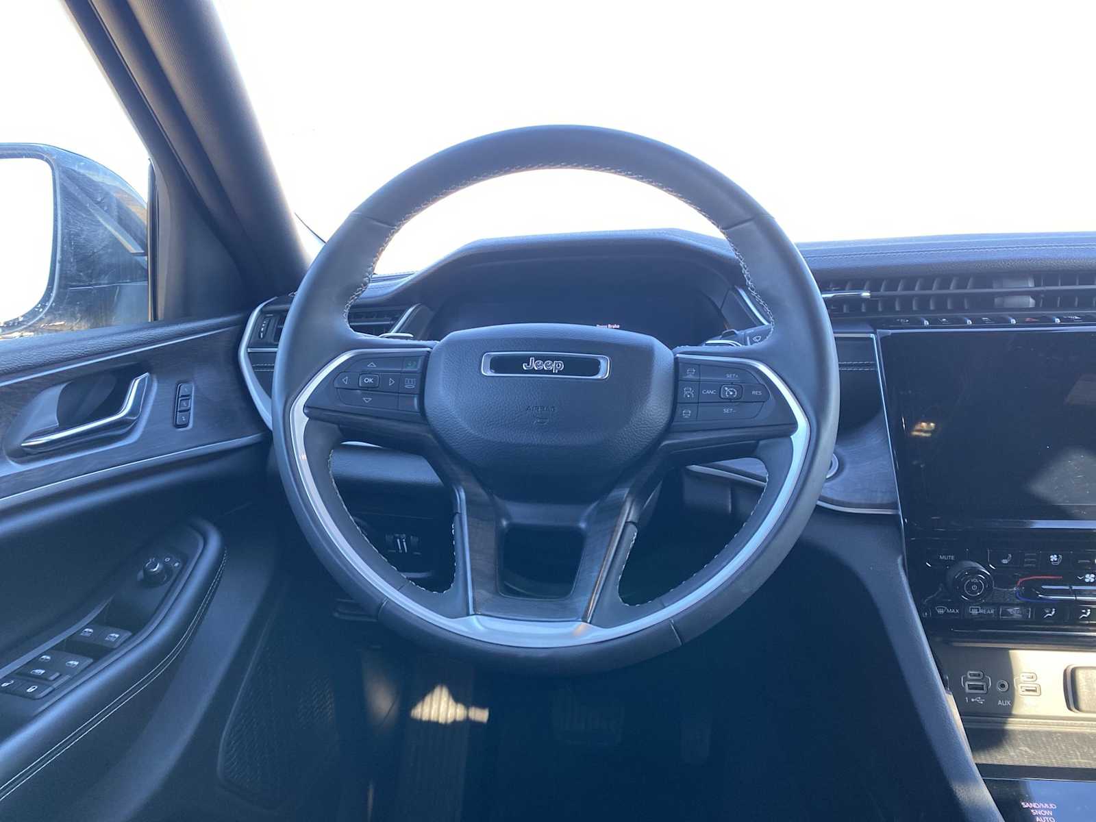 Thumbnail: 2024 Jeep Grand Cherokee L - 29