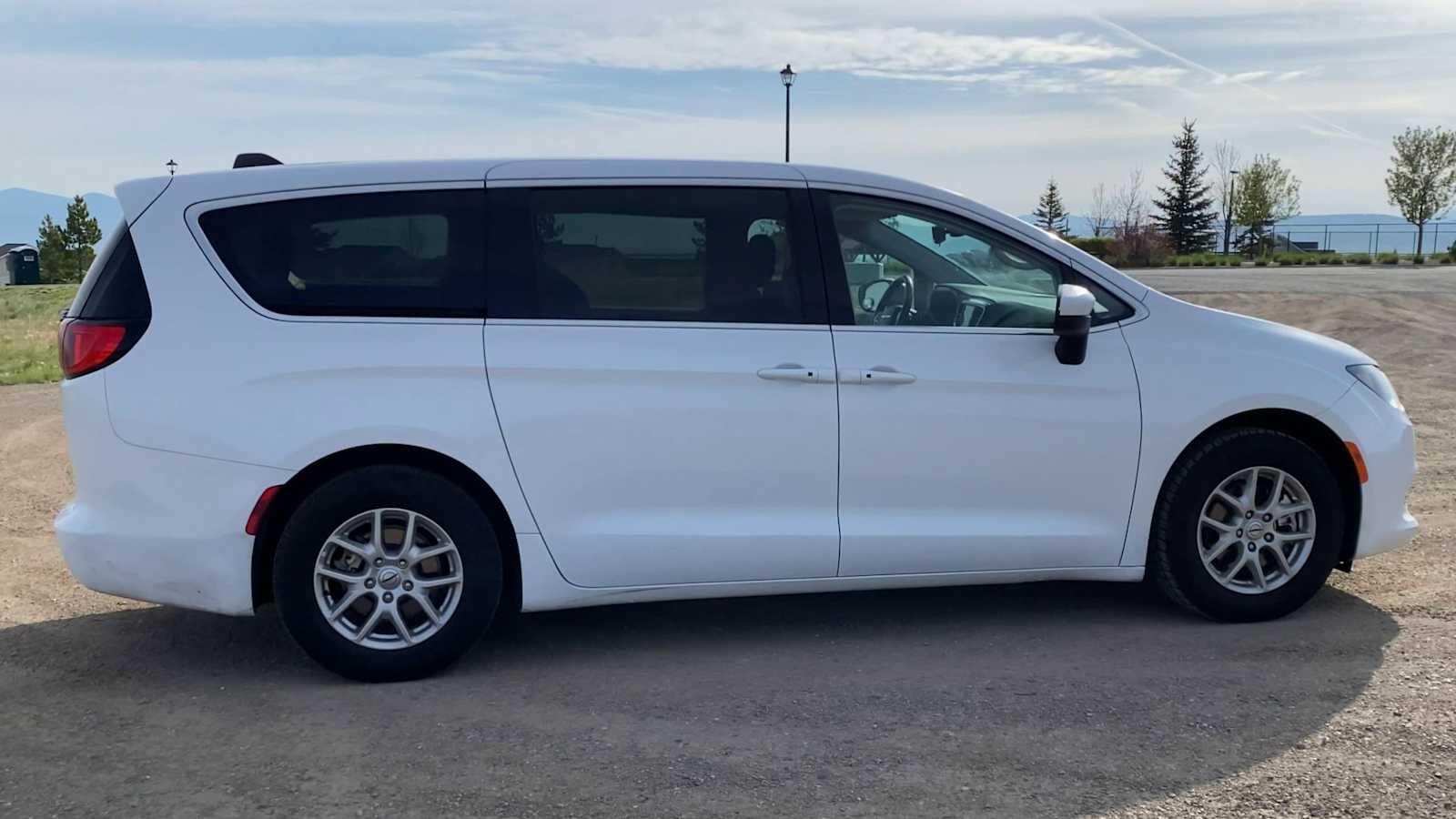Thumbnail: 2023 Chrysler Voyager - 9