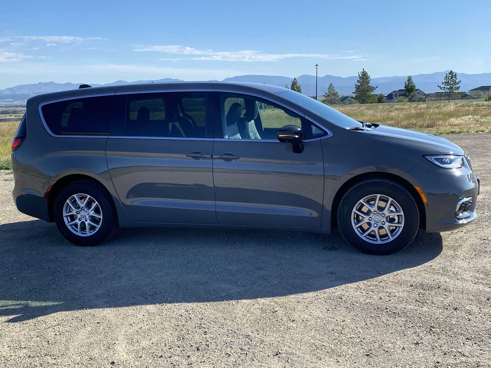 Thumbnail: 2025 Chrysler Pacifica - 21