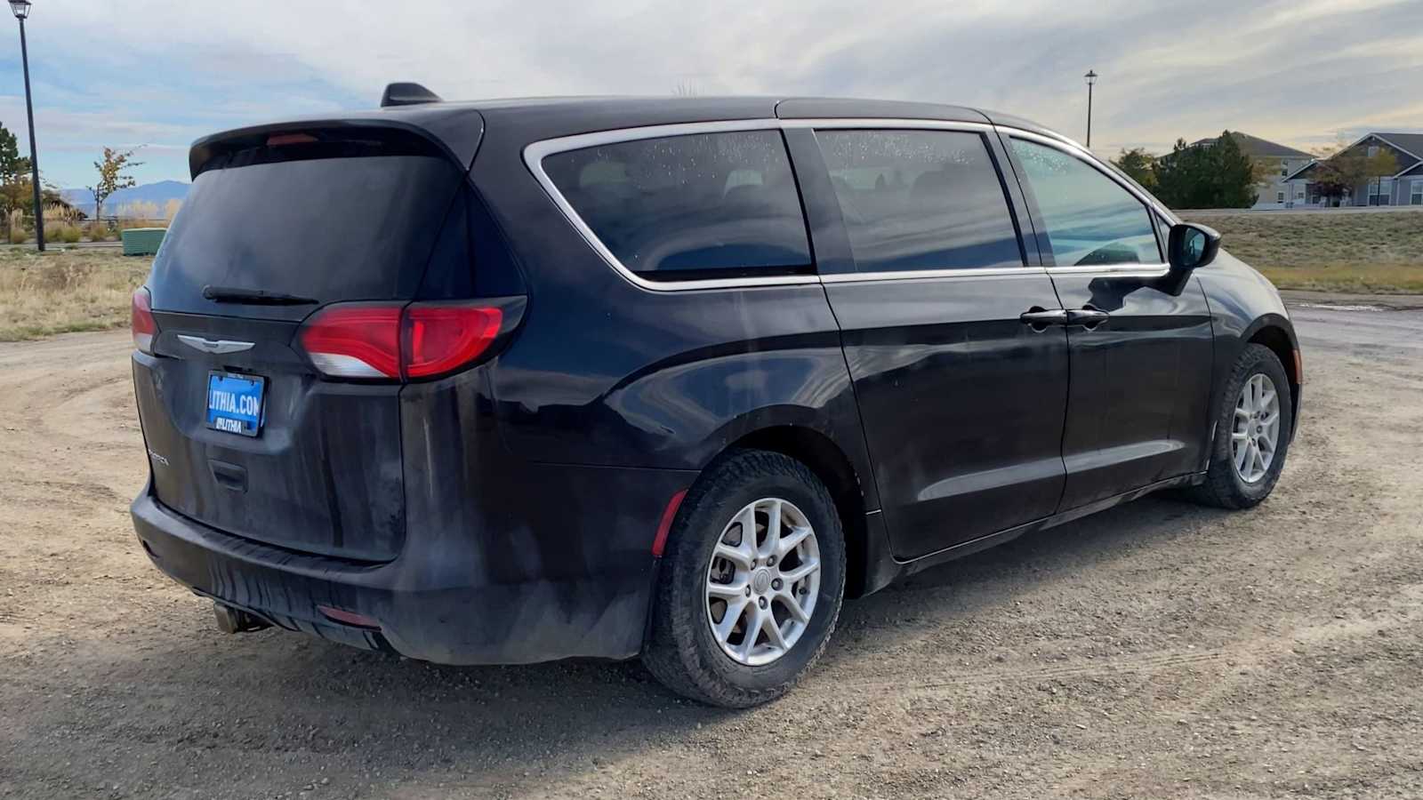 Thumbnail: 2017 Chrysler Pacifica - 8