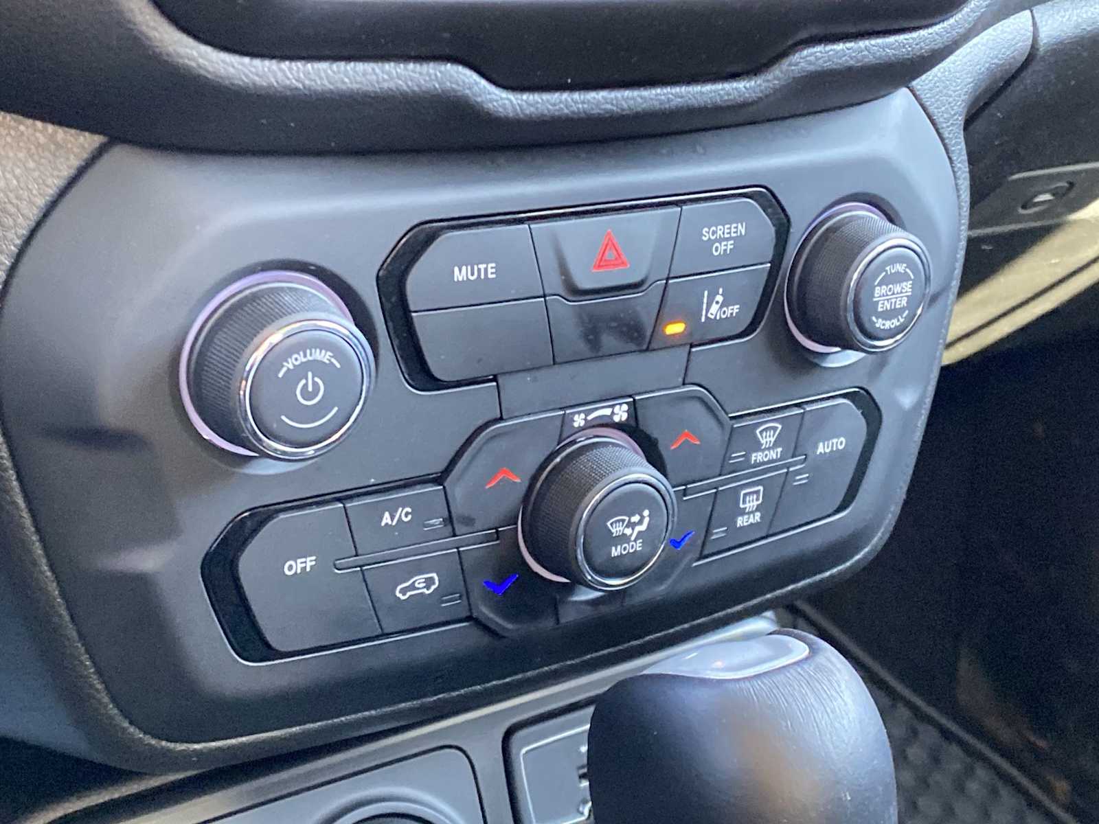 Thumbnail: 2023 Jeep Renegade - 24