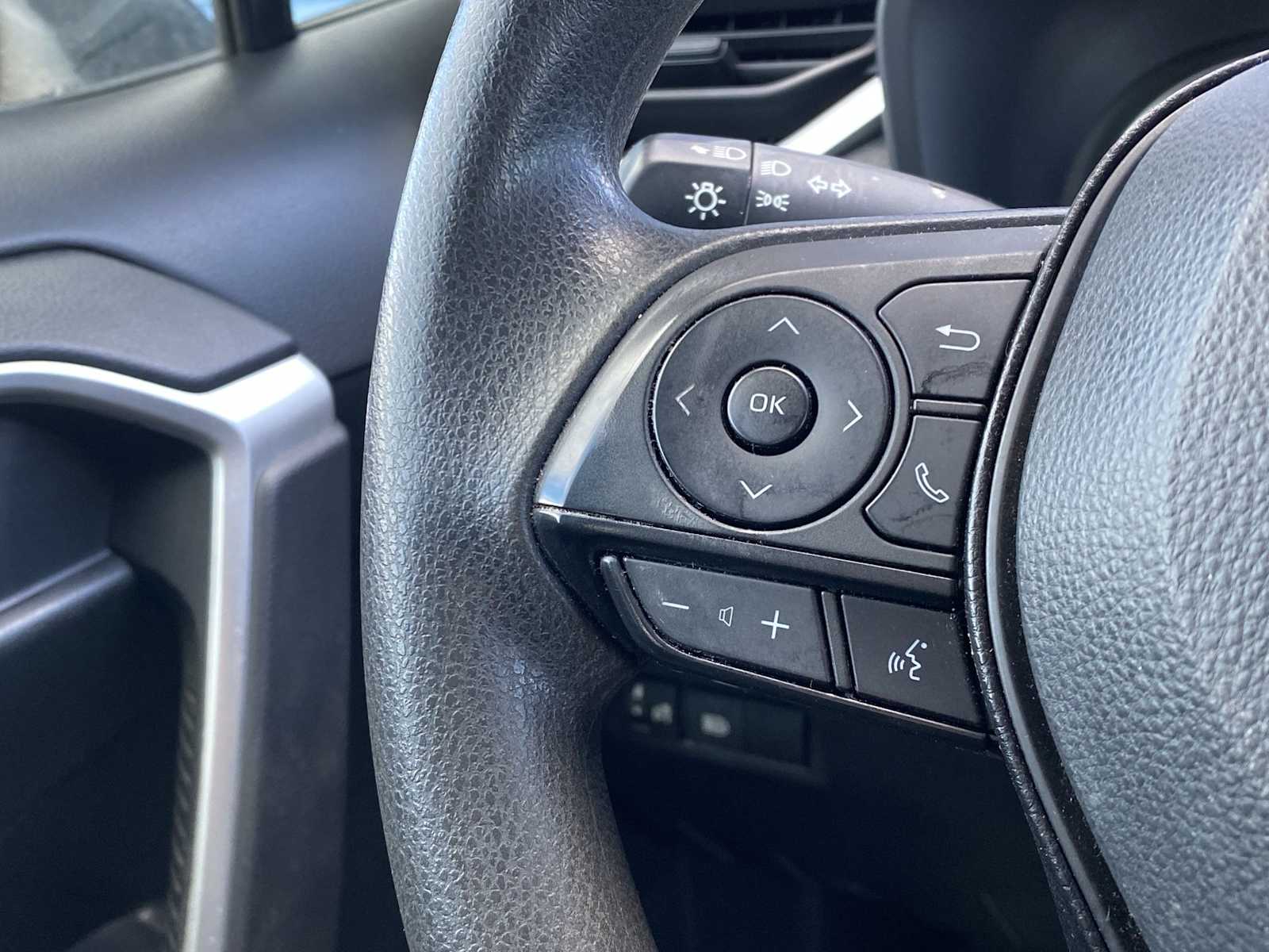 Thumbnail: 2022 Toyota RAV4 - 24