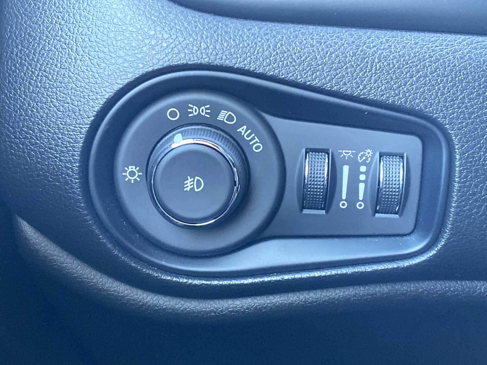 Thumbnail: 2022 Jeep Renegade - 21